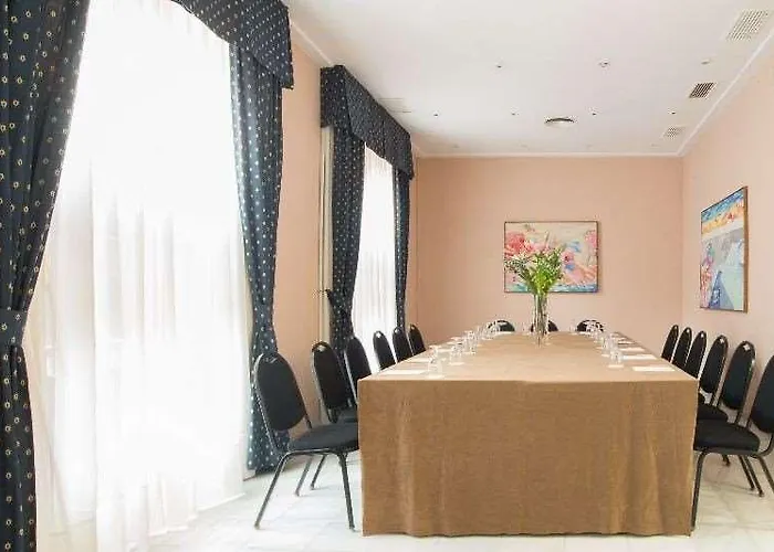 호텔 잉글라테라 3*