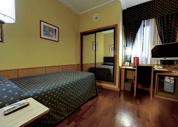 호텔 잉글라테라 3*