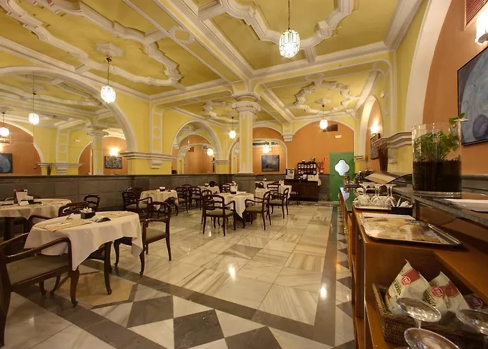 호텔 잉글라테라 3*