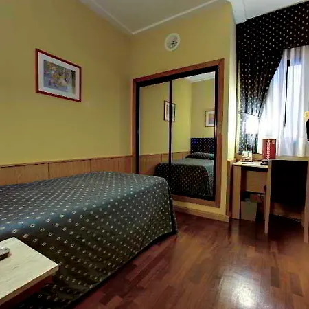 호텔 잉글라테라 3*